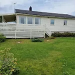 Warm And Cozy Cottage, Great Location Kvaloya