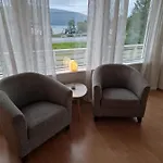 Warm And Cozy Cottage, Great Location