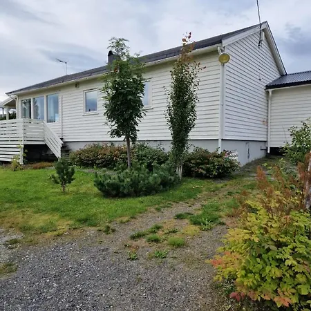 Летний дом Warm And Cozy Cottage, Great Location Kvaloya