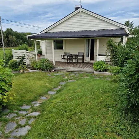 Warm And Cozy Cottage, Great Location Kvaloya