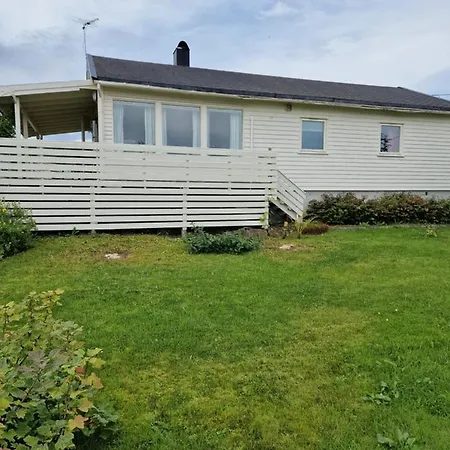 Warm And Cozy Cottage, Great Location Kvaloya