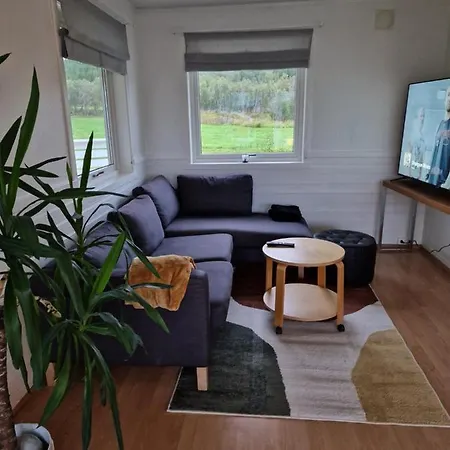 Warm And Cozy Cottage, Great Location Kvaloya