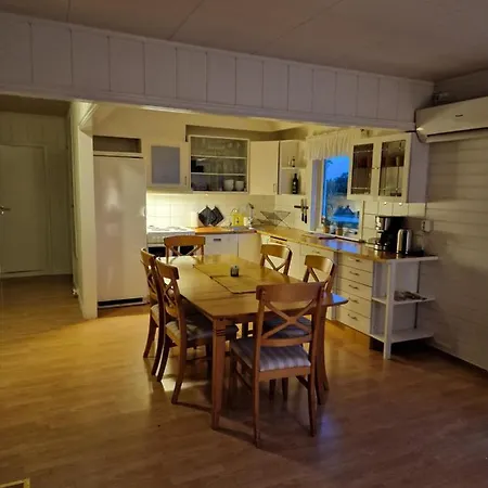 Warm And Cozy Cottage, Great Location Летний дом Kvaloya