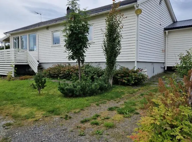 Gospodarstwo wiejskie Warm And Cozy Cottage, Great Location Kvaloya