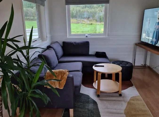 Warm And Cozy Cottage, Great Location Kvaloya