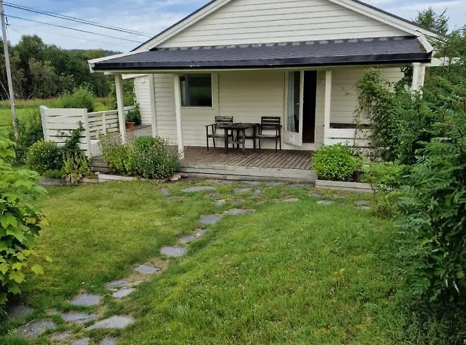 Warm And Cozy Cottage, Great Location Kvaloya